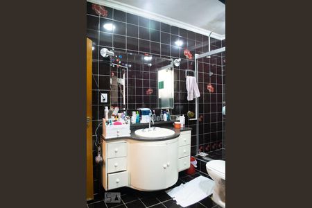 Casa à venda com 382m², 4 quartos e 6 vagasBANHEIRO SUITE