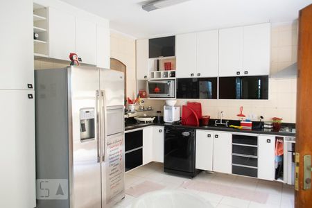 Casa à venda com 382m², 4 quartos e 6 vagasCOZINHA