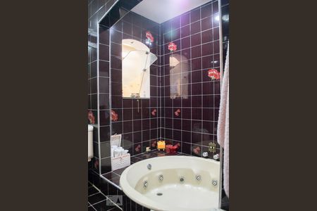 Casa à venda com 382m², 4 quartos e 6 vagasBANHEIRO SUITE