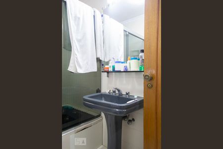 Casa à venda com 382m², 4 quartos e 6 vagasBANHEIRO