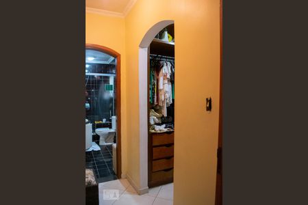 Casa à venda com 382m², 4 quartos e 6 vagasCLOSET QUARTO 1 SUITE