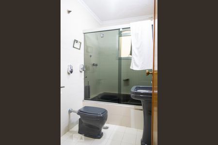 Casa à venda com 382m², 4 quartos e 6 vagasBANHEIRO