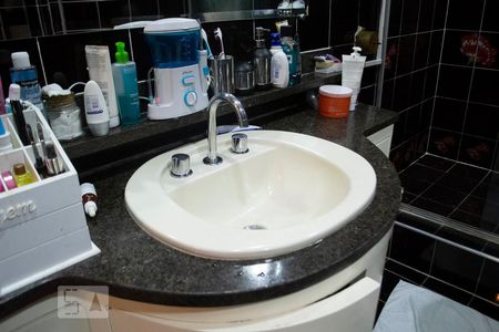 Casa à venda com 382m², 4 quartos e 6 vagasBANHEIRO SUITE