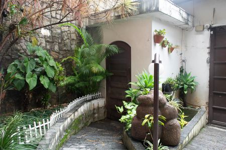 Casa à venda com 382m², 4 quartos e 6 vagasENTRADA