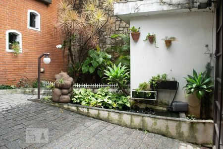 Casa à venda com 382m², 4 quartos e 6 vagasENTRADA