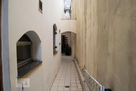 Casa à venda com 382m², 4 quartos e 6 vagasCORREDOR LATERAL