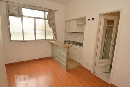 Sala de kitnet/studio para alugar com 1 quarto, 20m² em Copacabana, Rio de Janeiro