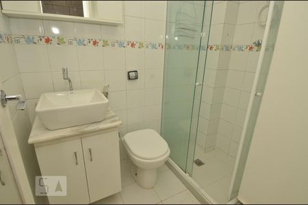 Banheiro de kitnet/studio para alugar com 1 quarto, 20m² em Copacabana, Rio de Janeiro