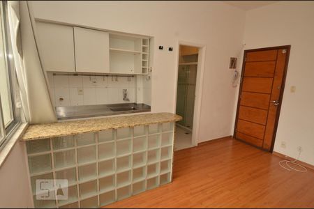 Sala de kitnet/studio para alugar com 1 quarto, 20m² em Copacabana, Rio de Janeiro
