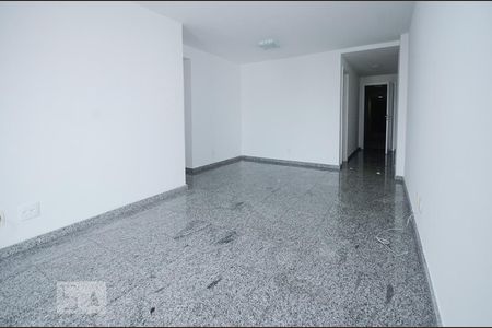 Sala de Apartamento com 2 quartos, 181m² Ingá