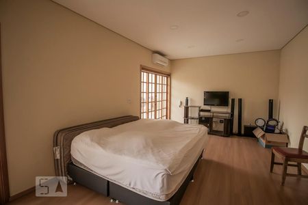 Casa à venda com 337m², 3 quartos e 5 vagasDormitório 1 - Parte Externa