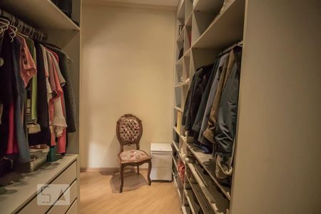 Casa à venda com 337m², 3 quartos e 5 vagasCloset Suíte