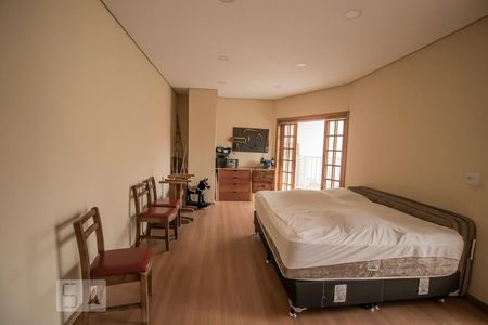 Casa à venda com 337m², 3 quartos e 5 vagasDormitório 1 - Parte Externa