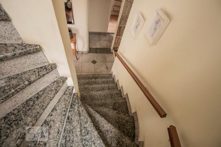 Casa à venda com 337m², 3 quartos e 5 vagasEscada