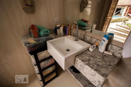 Casa à venda com 337m², 3 quartos e 5 vagasBanheiro - Piscina