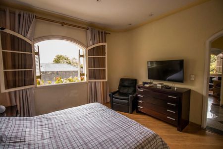 Casa à venda com 337m², 3 quartos e 5 vagasSuíte