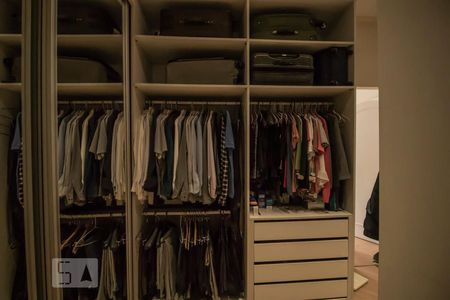 Casa à venda com 337m², 3 quartos e 5 vagasCloset Suíte