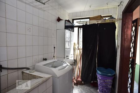 Casa à venda com 283m², 5 quartos e 4 vagasLavanderia
