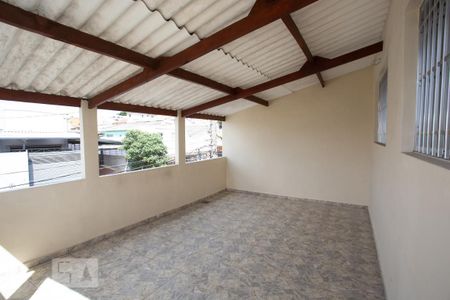 Casa à venda com 225m², 4 quartos e 2 vagas Casa à venda com 225m², 4 quartos e 2 vagasvaranda