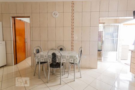 Casa à venda com 225m², 4 quartos e 2 vagas Casa à venda com 225m², 4 quartos e 2 vagasCozinha
