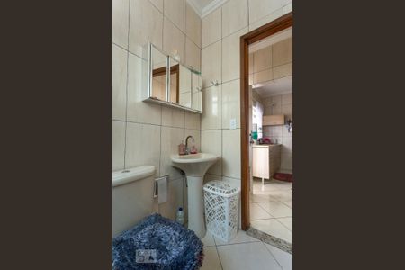 Casa à venda com 225m², 4 quartos e 2 vagas Casa à venda com 225m², 4 quartos e 2 vagasBanheiro