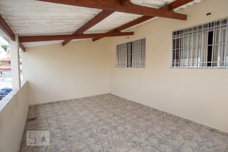 Casa à venda com 225m², 4 quartos e 2 vagas Casa à venda com 225m², 4 quartos e 2 vagasvaranda