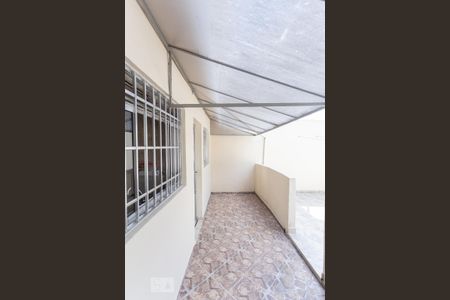 Casa à venda com 225m², 4 quartos e 2 vagas Casa à venda com 225m², 4 quartos e 2 vagasvaranda