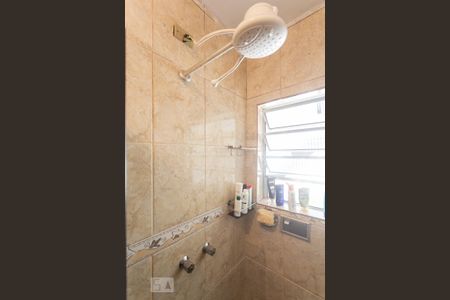 Casa à venda com 225m², 4 quartos e 2 vagas Casa à venda com 225m², 4 quartos e 2 vagasChuveiro