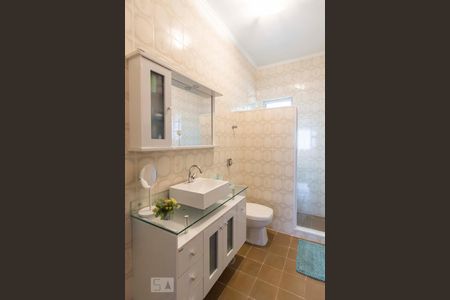 Casa à venda com 200m², 4 quartos e 3 vagasBanheiro 1