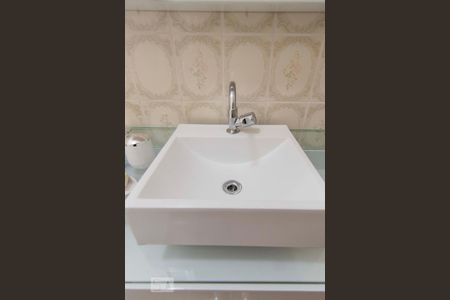 Casa à venda com 200m², 4 quartos e 3 vagasBanheiro 2