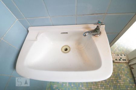 Casa à venda com 200m², 4 quartos e 3 vagasBanheiro de Serviço - pia