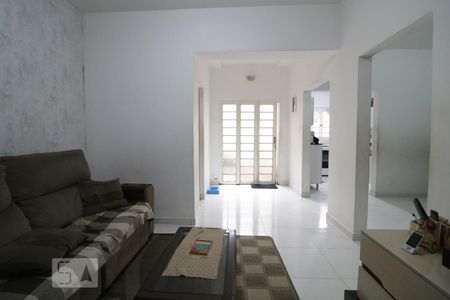 Casa à venda com 200m², 4 quartos e 3 vagasCasa 2 - Sala
