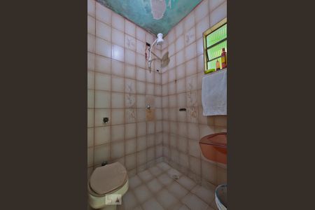 Casa à venda com 180m², 4 quartos e 1 vagaBanheiro 3  (casa de fundos)