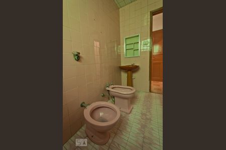 Casa à venda com 180m², 4 quartos e 1 vagaBanheiro 1