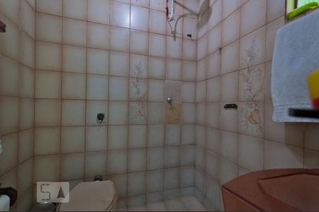 Casa à venda com 180m², 4 quartos e 1 vagaBanheiro 3  (casa de fundos)