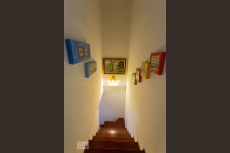 Casa à venda com 175m², 3 quartos e 2 vagasEscadas