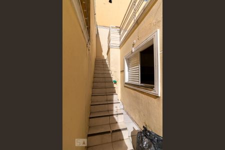 Casa à venda com 159m², 3 quartos e 2 vagasEscadas para a churrasqueira