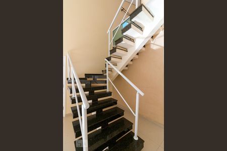 Escadas de casa à venda com 3 quartos, 159m² em Vila Paulista, Guarulhos