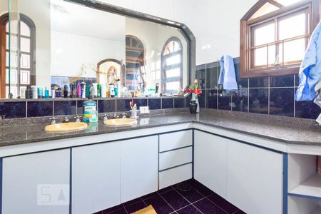 Casa à venda com 350m², 5 quartos e 4 vagasBanheiro Suíte 1