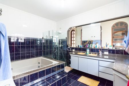 Casa à venda com 350m², 5 quartos e 4 vagasBanheiro Suíte 1