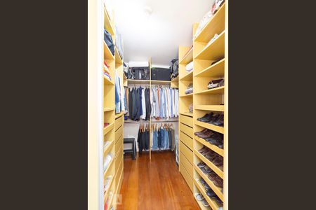 Casa à venda com 350m², 5 quartos e 4 vagasCloset Suíte 1