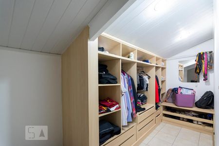 Casa à venda com 350m², 5 quartos e 4 vagasCloset Suíte 4