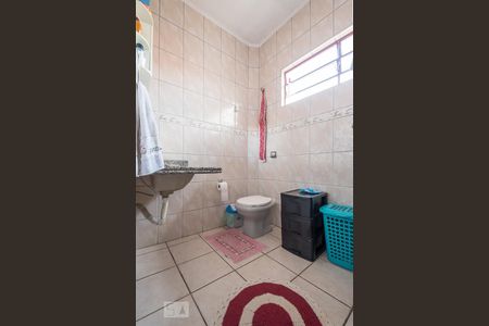 Casa à venda com 150m², 3 quartos e 2 vagas Casa à venda com 150m², 3 quartos e 2 vagasBanheiro