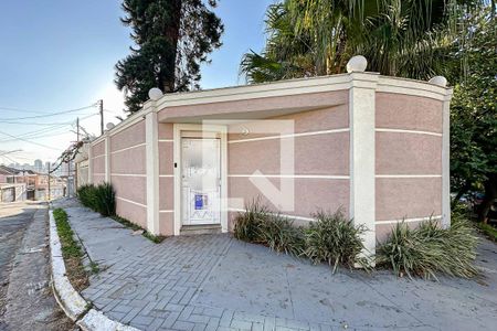 Casa à venda com 200m², 3 quartos e 5 vagas Casa à venda com 200m², 3 quartos e 5 vagasFachada