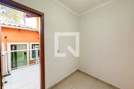 Casa à venda com 200m², 3 quartos e 5 vagas Casa à venda com 200m², 3 quartos e 5 vagasQuarto da Área de Serviço