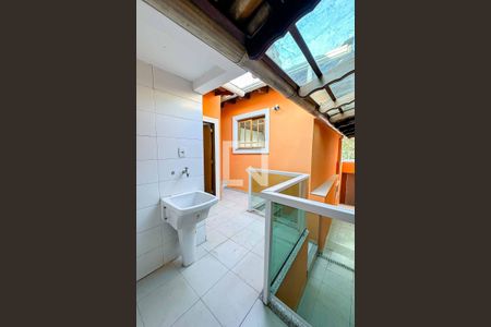 Casa à venda com 200m², 3 quartos e 5 vagas Casa à venda com 200m², 3 quartos e 5 vagasÁrea de Serviço