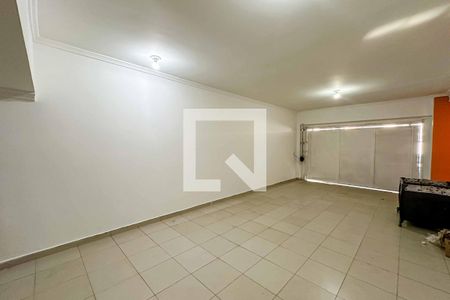 Casa à venda com 200m², 3 quartos e 5 vagas Casa à venda com 200m², 3 quartos e 5 vagasGaragem