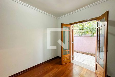 Casa à venda com 200m², 3 quartos e 5 vagas Casa à venda com 200m², 3 quartos e 5 vagasSuíte 2