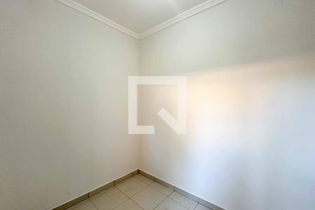 Casa à venda com 200m², 3 quartos e 5 vagas Casa à venda com 200m², 3 quartos e 5 vagasQuarto da Área de Serviço