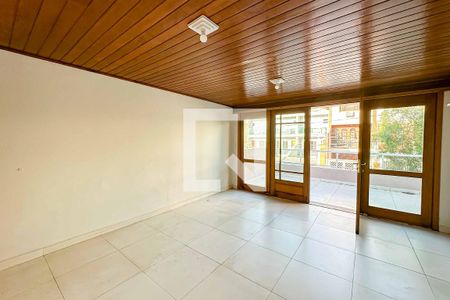 Casa à venda com 200m², 3 quartos e 5 vagas Casa à venda com 200m², 3 quartos e 5 vagasSalão de Festas/Jogos